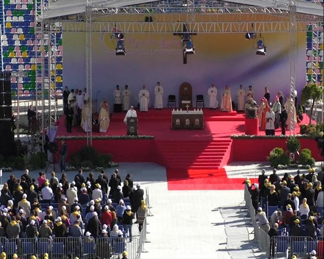 Papa u Gruziji: Misa na uglavnom praznom stadionu