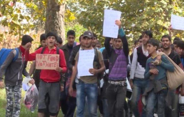 BG: Protest migranata, sukob, pa pokret ka granici /VIDEO