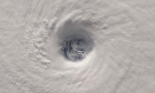 Uragan Metju zlokobno se ceri na snimku satelita (FOTO)