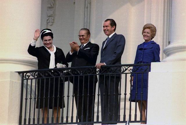 Tito i Jovanka Broz sa Rièardom Niksonom u Beloj kuæi (Foto: Wikimedia Commons)