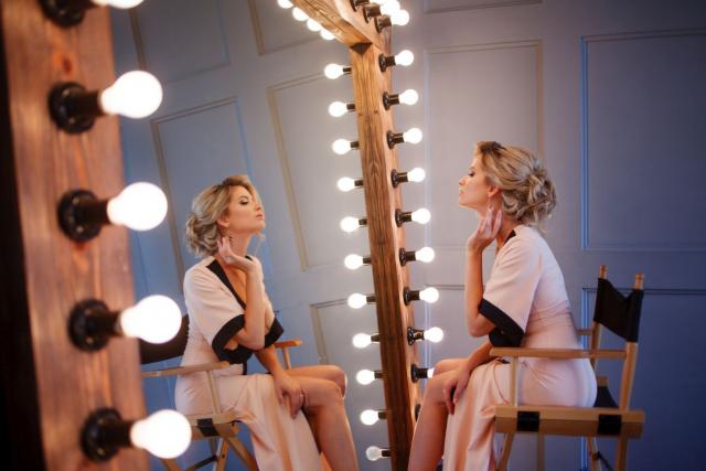 Poražavajuće: Čak 74% žena pomisli isto kad se pogleda u ogledalo