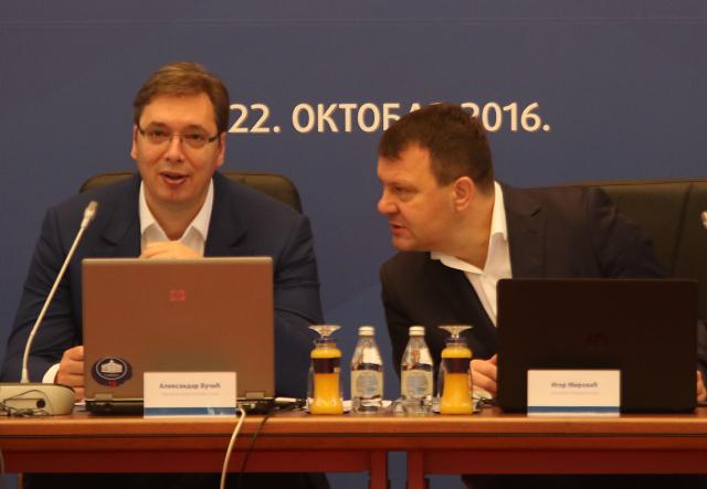 Vučić: MMF traži manje plate, ja nešto veće