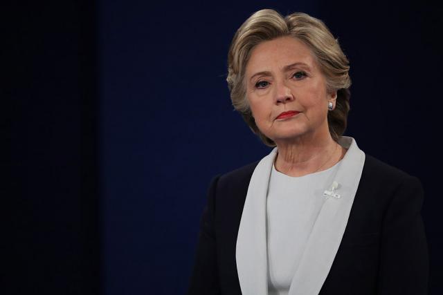 AP: Klintonova nadomak ubedljive pobede