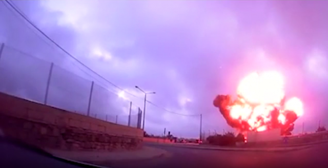 Snimljen pad aviona na Malti, izbio veliki požar /VIDEO
