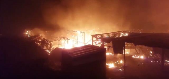 Haos bez kraja: Migranti zapalili "Džunglu" / VIDEO