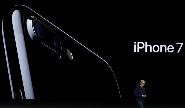 Nevolje za Apple: Pala prodaja iPhonea
