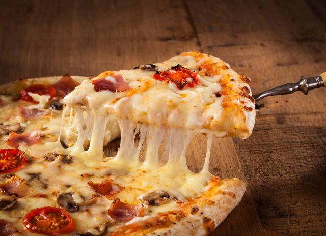 Ovaj trik æe vas oèarati: Evo kako da osvežite staro parèe pice