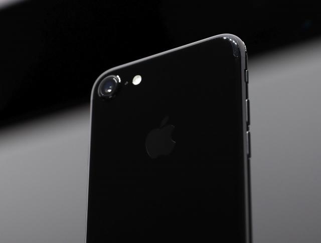 Jet Black iPhone 7 Plus u prodaji ponovno tek u decembru
