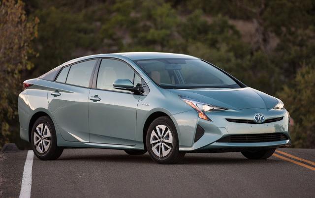 SAD: Toyota obustavila prodaju Priusa