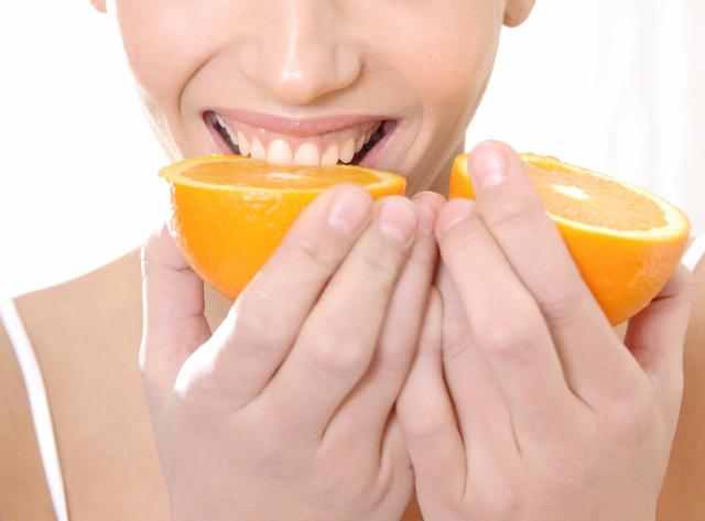 Zaboravite na paste za izbeljivanje zuba, trik se krije u pomorandži