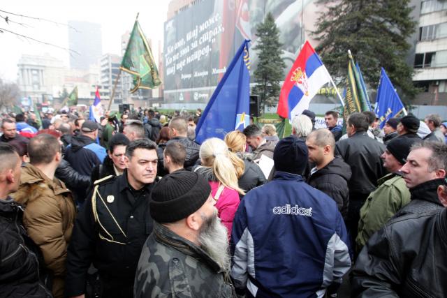 BG: Protest Vojnog sindikata, odneli pismo Nikoliæu VIDEO