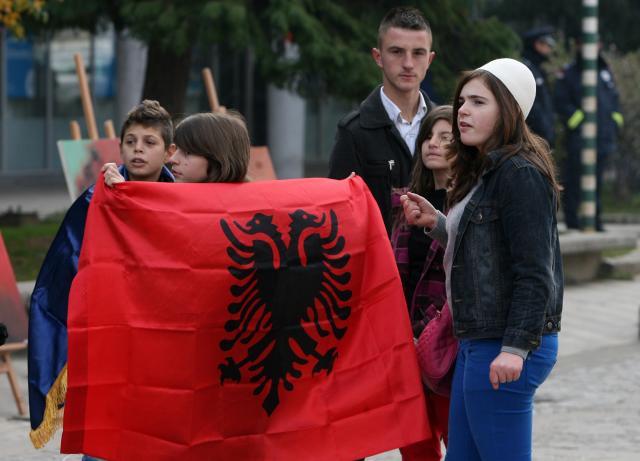 U "državi" Kosovo i Dan albanske zastave; Taèi: Sreæan sam