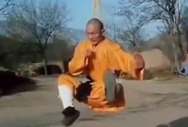 Ma kakav Džeki Èen: Ovaj monah bi prebio i Èaka Norisa (VIDEO)