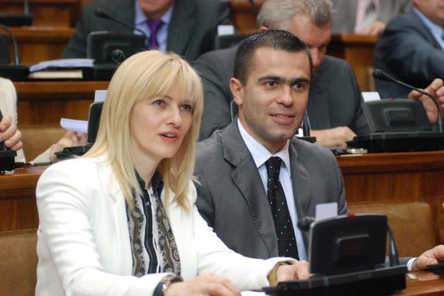 Da li je Dijana Vukomanoviæ u opoziciji ili...?