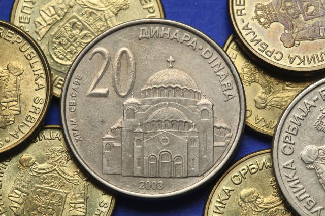 Dinar prema evru muruje, prema dolaru u padu