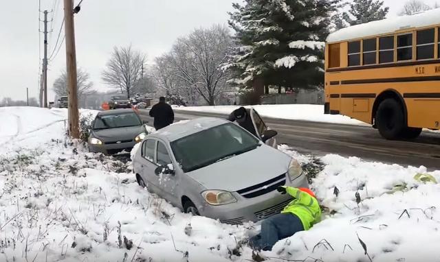 Počele glavobolje zbog snega: Ko je ovde kriv?