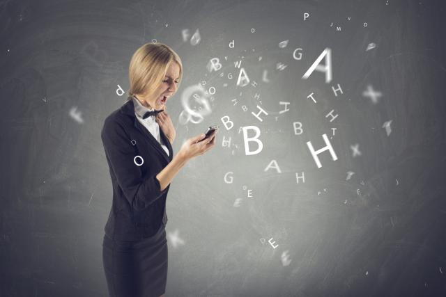 Dopisujete se ceo dan? Evo zašto to nije dobro za vašu vezu