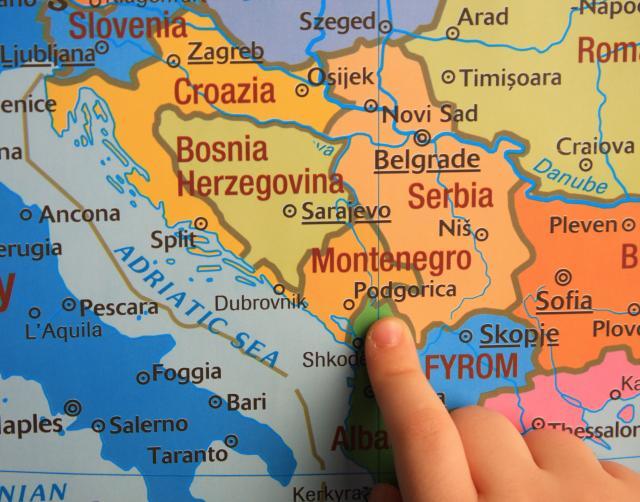"Peace in Balkans requires redrawing of borders"