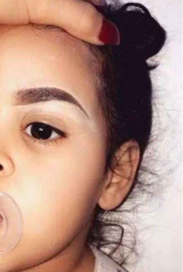 Majka fotografijom æerke napravila haos na internetu: "Kada imate dve godine, a vaše obrve su savršene"