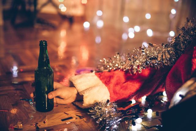 Pijani Deda Mraz pretio komšijama: Zapamtićete me za sva vremena