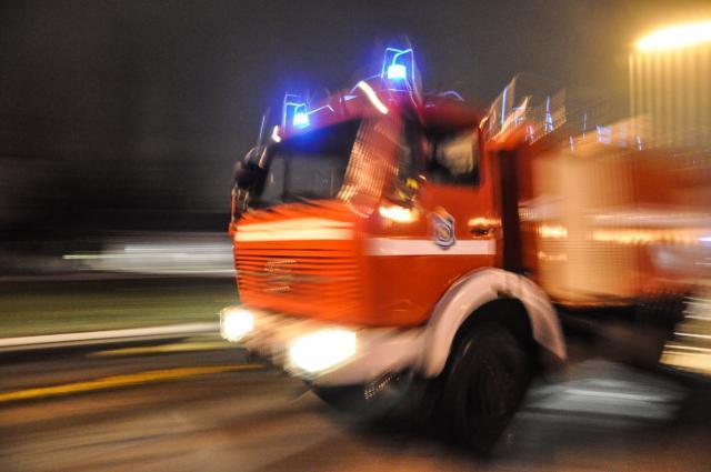 Zrenjanin: Zapalila se trska, vatrogasci gase požar