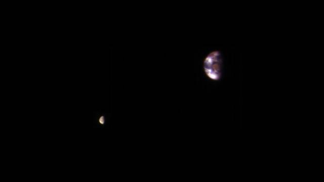Velièanstveni pogled na Zemlju i Mesec sa Marsa (FOTO)