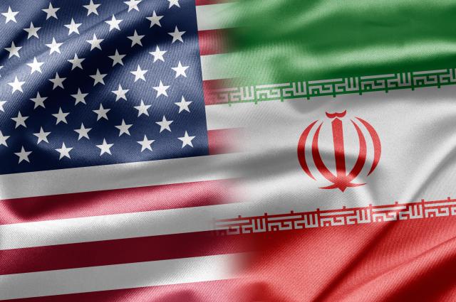 "Rat" u vodi: Razaraè SAD pucao na brodove iranske garde