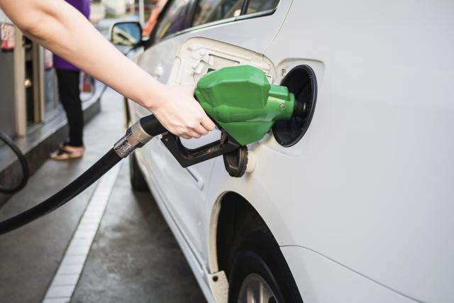 Građani: Jel oni to menjaju cene goriva 2x na dan?