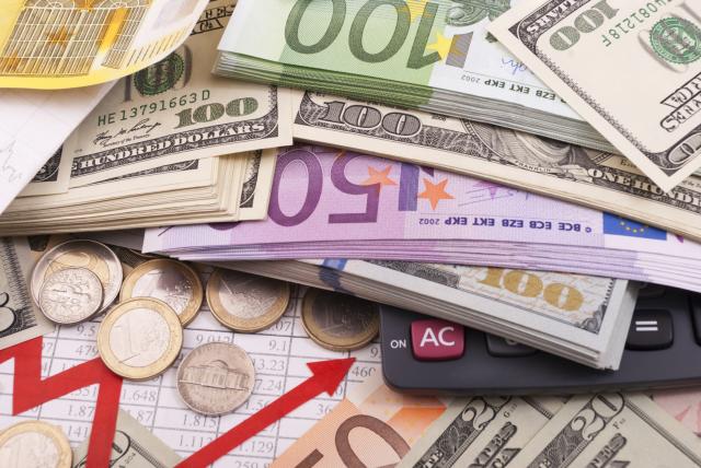 Date banci 1.000 EUR na godinu, kamata 2 EUR