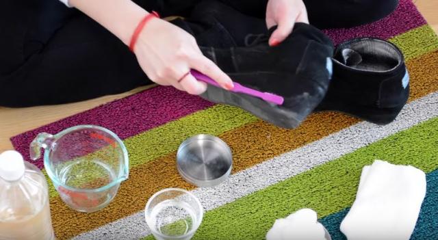 Evo kako æete ukloniti fleke od soli na obuæi (VIDEO)