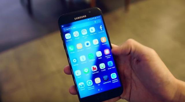 Samsung predstavio tri nova smartfona