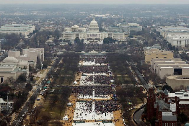 Tramp: U Beloj kući slika sa inauguracije kao dokaz FOTO