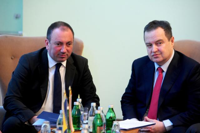 Serbian and Bosnian FMs "highlight good relations"