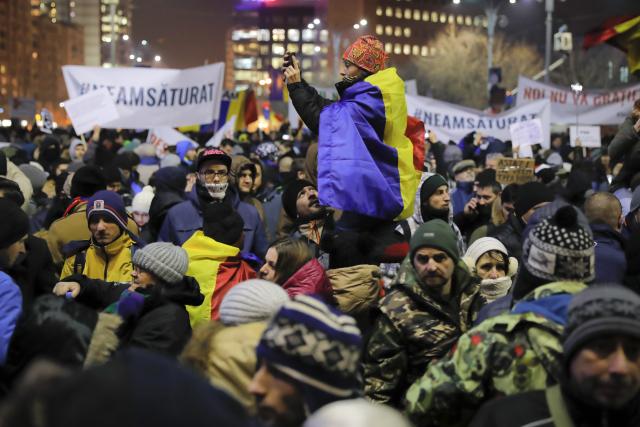 Rumunija na ulicama, u Bukureštu sukobi s policijom /FOTO