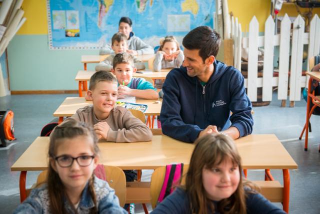 FOTO: Ðokoviæ posetio školu i vrtiæ u Medoševcu