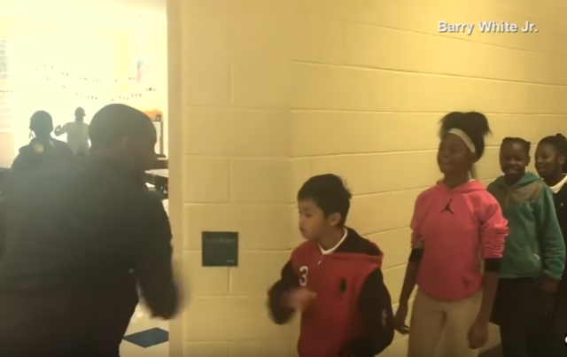 Ovaj profesor na originalan način motiviše učenike (VIDEO)