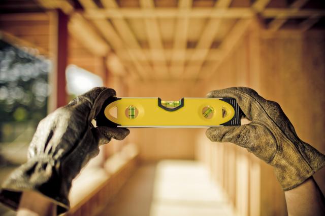 Nakrivile se zgrade: Držimo čaše, vrata ne guramo