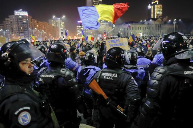 Rumuni ne odustaju, demonstranti napravili zastavu EU FOTO