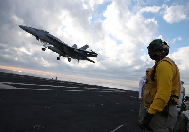 Mornarica SAD se oprostila od nosača aviona 