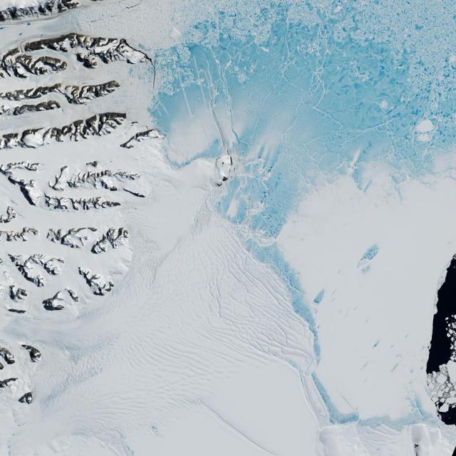 Antarktik je pred pucanjem: Pukotina u ledu se sve brže širi