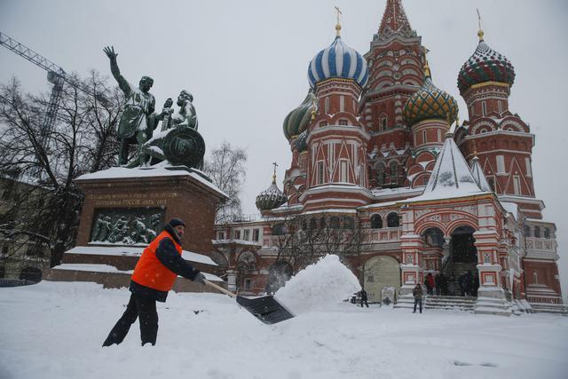 Kremlin says White House scandal is "internal matter"