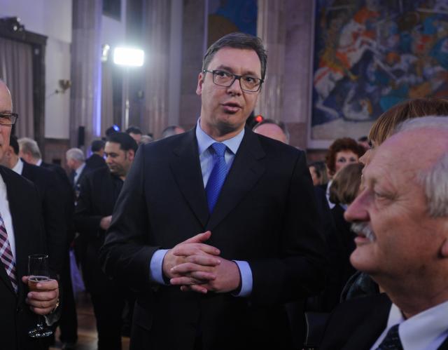 Vučić bez komentara na pitanje o Nikolićevoj kandidaturi