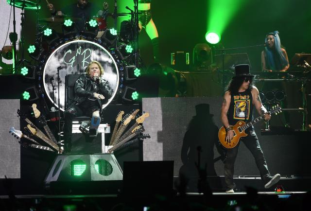 Guns N' Roses izviždani, pomešali gradove