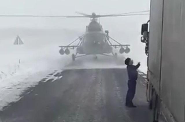 Izgubio se: Pilot helikoptera sleteo na ulicu da pita za put