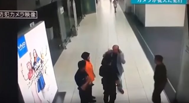 Objavljen snimak napada na polubrata Kim Džong Una VIDEO
