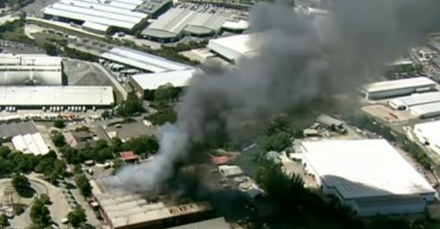 Veliki požar zahvatio fabriku za reciklažu / VIDEO