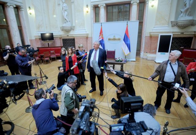 Seselj's SRS submits signatures backing his presidential bid