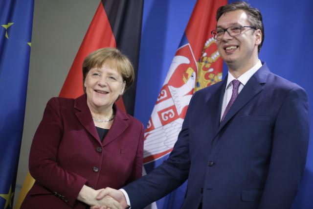 Merkelova pohvalila Vučića za reforme i boljitak