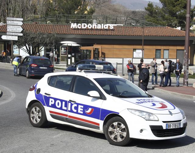 Naoružani tinejdžer pucao u školi u Francuskoj