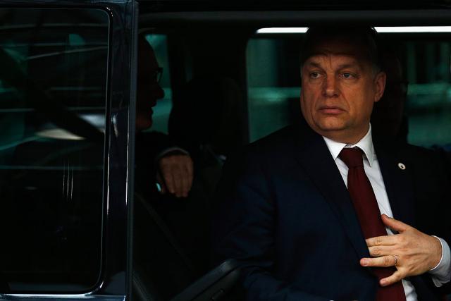 Orban udario na Hajneken zbog petokrake